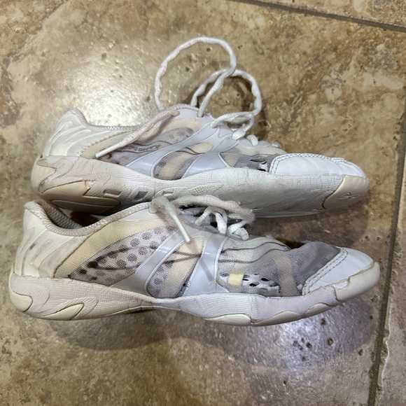 Nfinity Women’s Vengeance Cheer Shoes in Size 6 - Picture 8 of 10